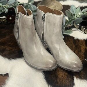 NWT Roan by Bed Stu Chic Gray Ankle Boots